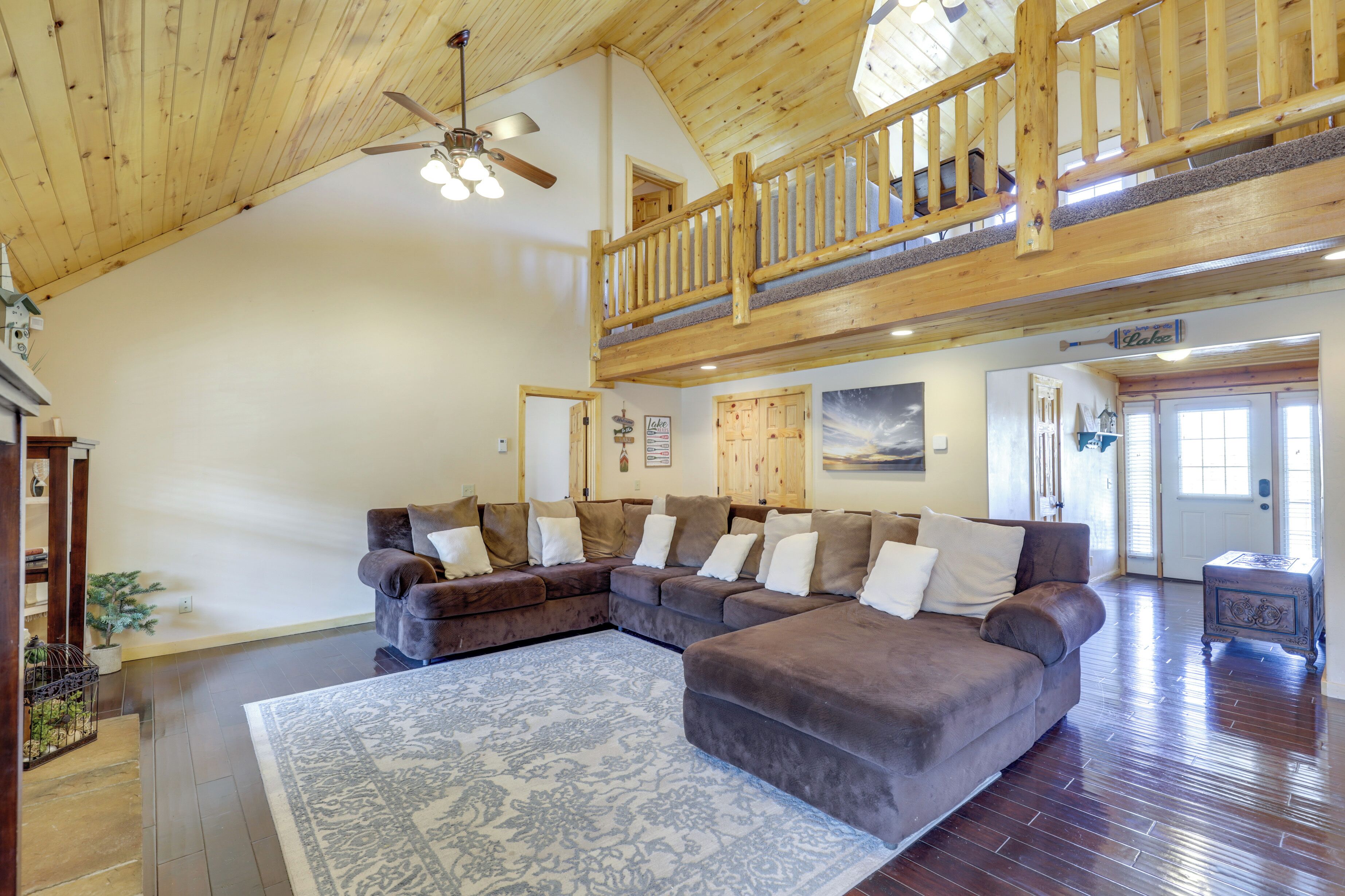 Large Sterling Cabin < 1Mi to Palisade State Park!