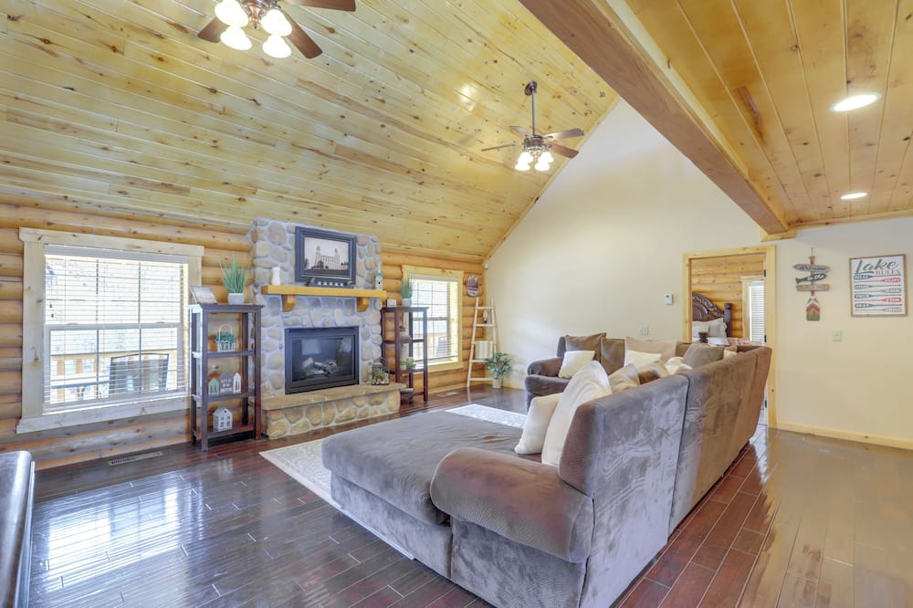 Large Sterling Cabin < 1 Mi to Palisade State Park - Redmond, UT