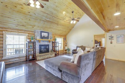 Large Sterling Cabin < 1 Mi to Palisade State Park