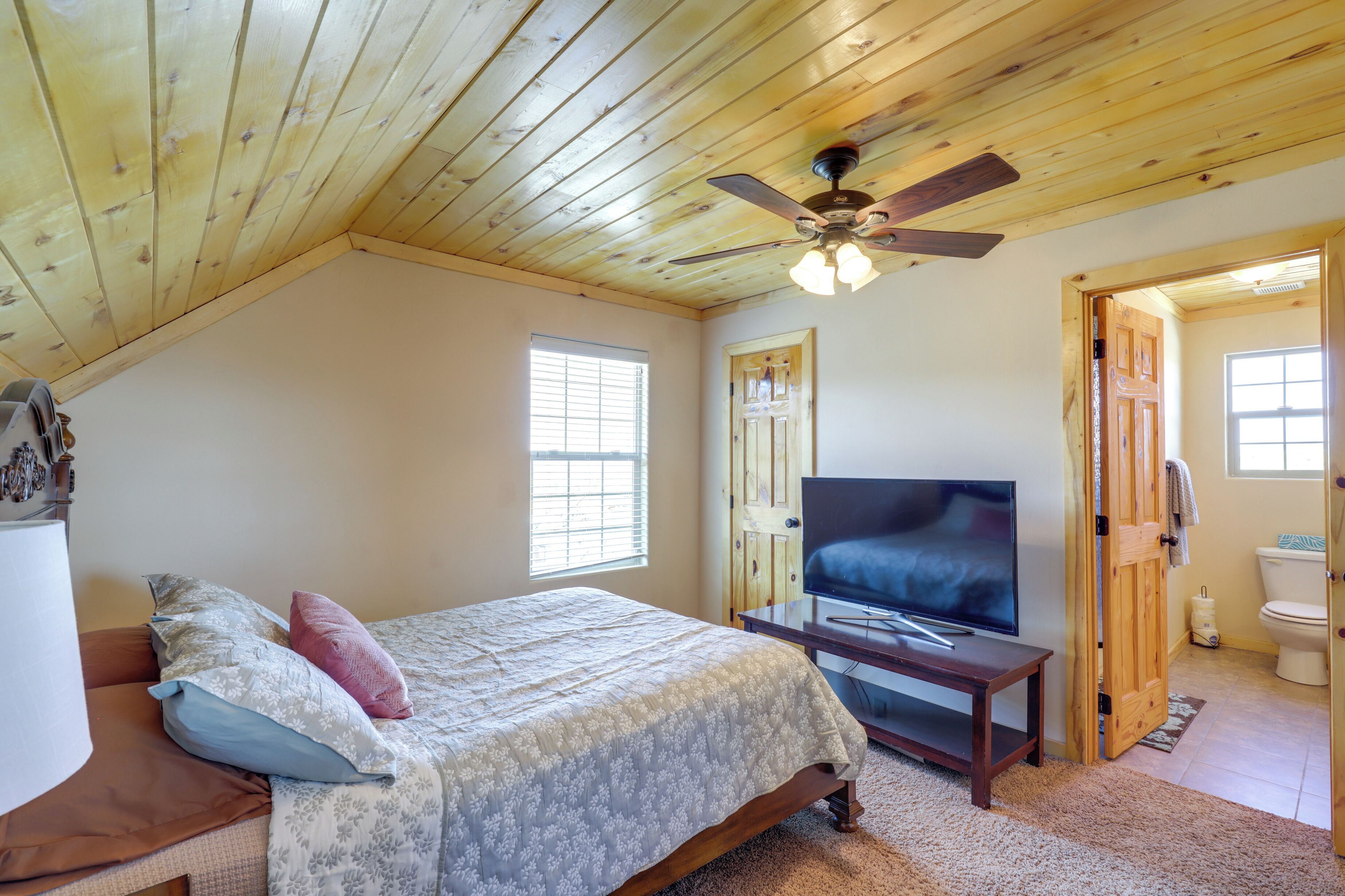 House (6 Bedrooms) | Interior