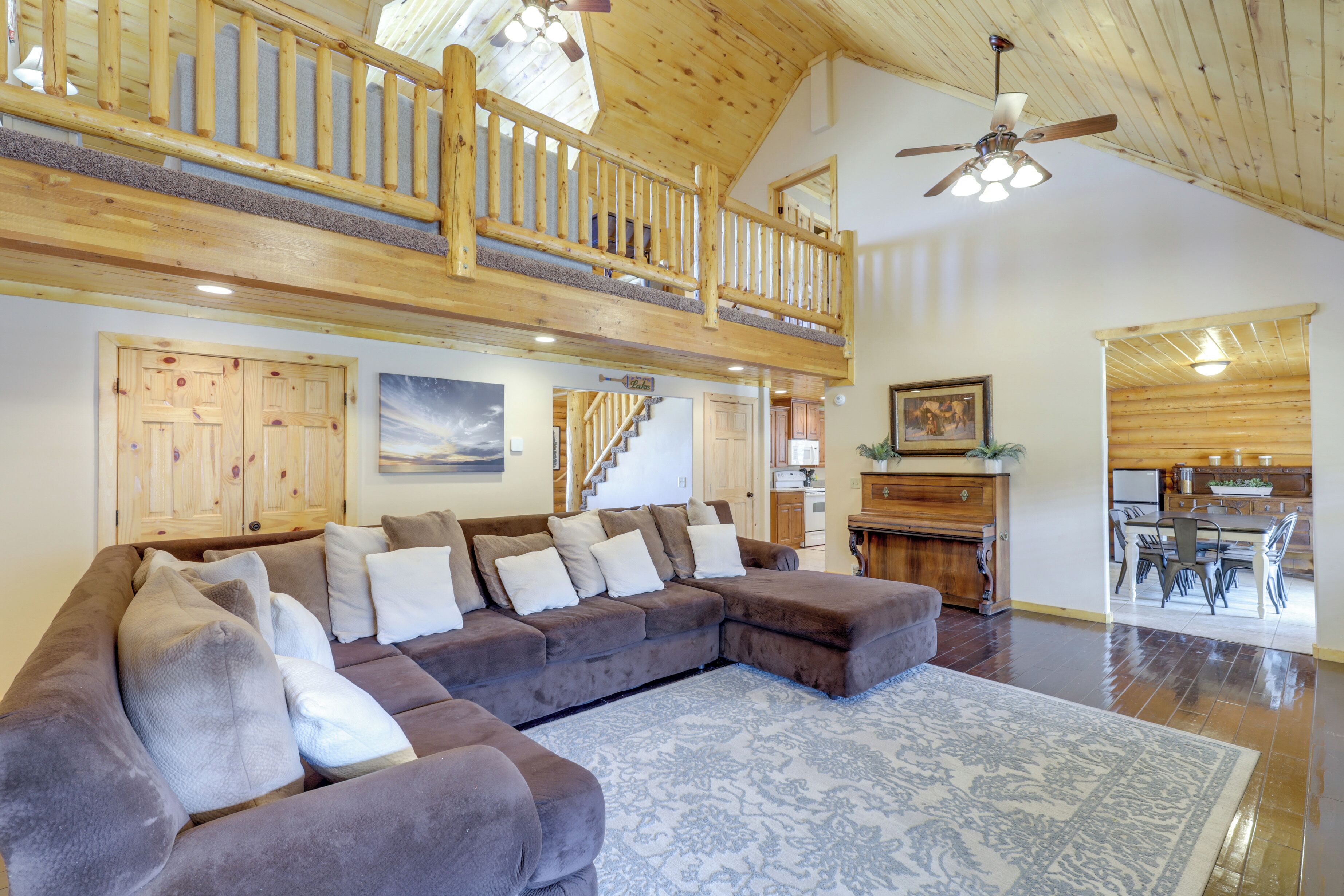 Large Sterling Cabin < 1Mi to Palisade State Park!