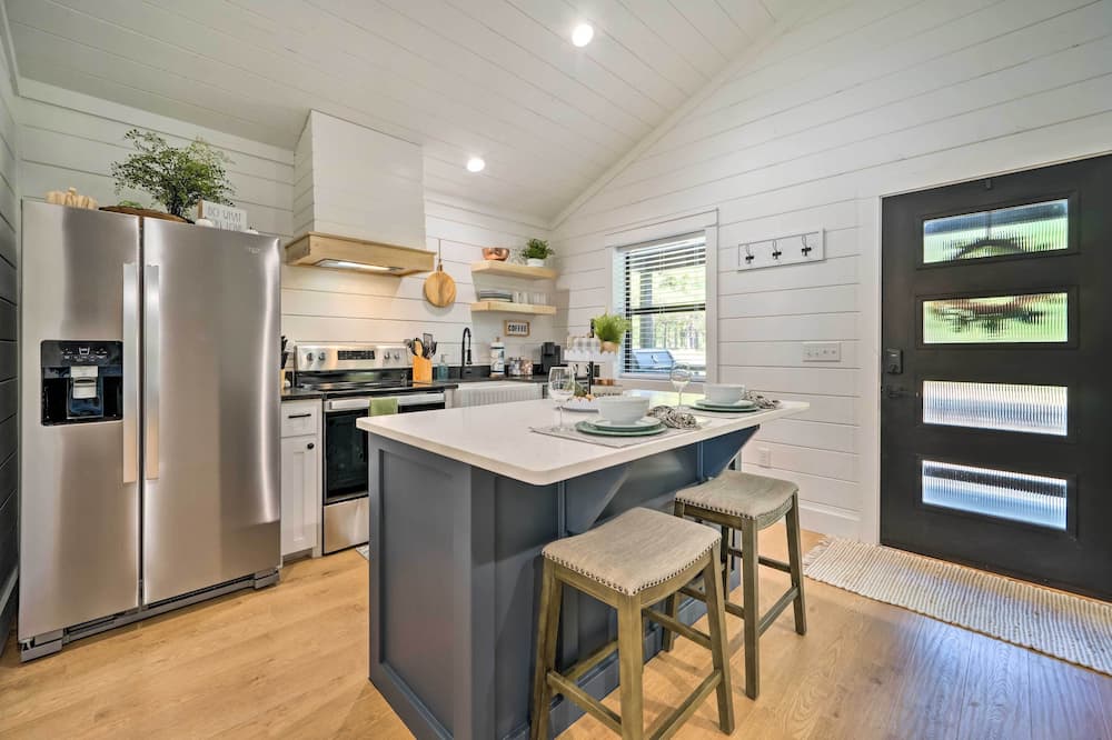 'A Little Bit of Simple' Cabin w/ Pond Access - Horatio, AR