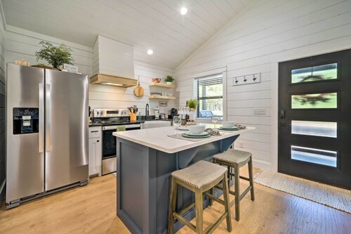 'A Little Bit of Simple' Cabin w/ Pond Access