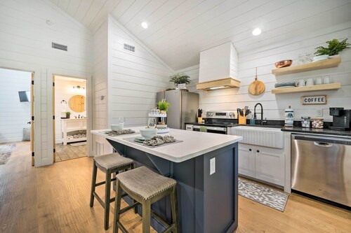 'A Little Bit of Simple' Cabin w/ Pond Access