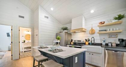 'A Little Bit of Simple' Cabin w/ Pond Access