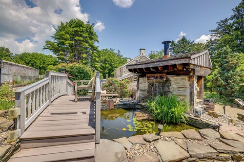 7-acre Stone Manor w/ Pool + Hot Tub Built in 1787