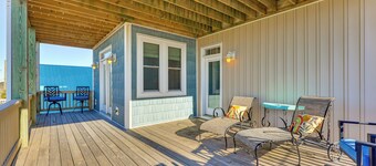 Chic Surf City Retreat w/ Pool < 1 Block to Beach!