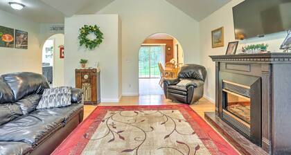 Charming Wasilla Retreat: Walk to Lake Lalen!