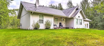 Charming Wasilla Retreat: Walk to Lake Lalen!