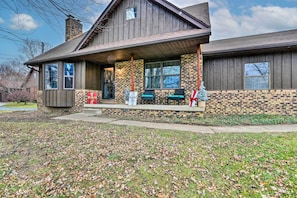 Interior - 14 Mi to Frankenmuth: Apt on 3 Acres in Clio! (Clio)