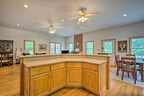 House (2 Bedrooms) | Interior - Charming Boydton Retreat ~ 5 Mi to Kerr Lake! (Boydton)