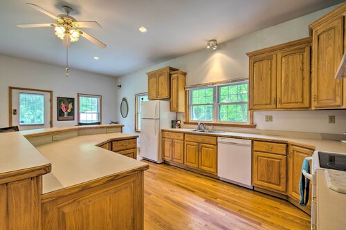 Charming Boydton Retreat ~ 5 Mi to Kerr Lake!