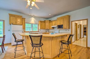 House (2 Bedrooms) | Interior