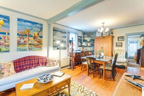 TV, DVD player, books - 14 Mi to Schoodic Point: Gouldsboro Artists Home (Gouldsboro)