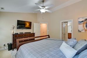 Apartment (3 Bedrooms) | 3 bedrooms, laptop workspace, iron/ironing board, free cots/infant beds - Charming Fayetteville Townhome, 9 Mi to Downtown! (Fayetteville)