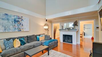 Apartment (3 Bedrooms) | Living area | Fireplace