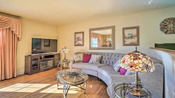 House (3 Bedrooms) | Front of property