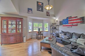 House (2 Bedrooms) | Interior - Convenient Longmont Home w/ Hot Tub & Sauna! (Longmont)