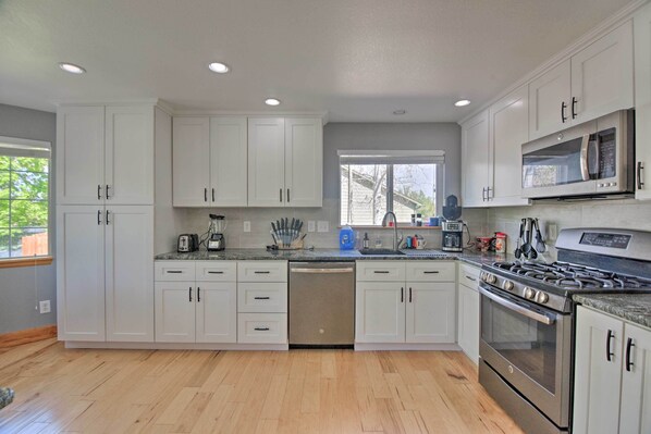 House (2 Bedrooms) | Interior - Convenient Longmont Home w/ Hot Tub & Sauna! (Longmont)