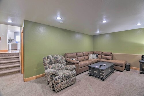 Convenient Longmont Home w/ Hot Tub & Sauna!