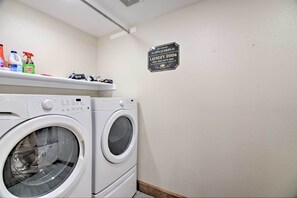 House (2 Bedrooms) | Interior - Convenient Longmont Home w/ Hot Tub & Sauna! (Longmont)