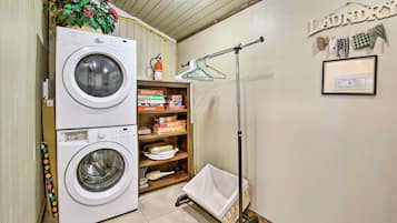 Cottage (2 Bedrooms) | Interior