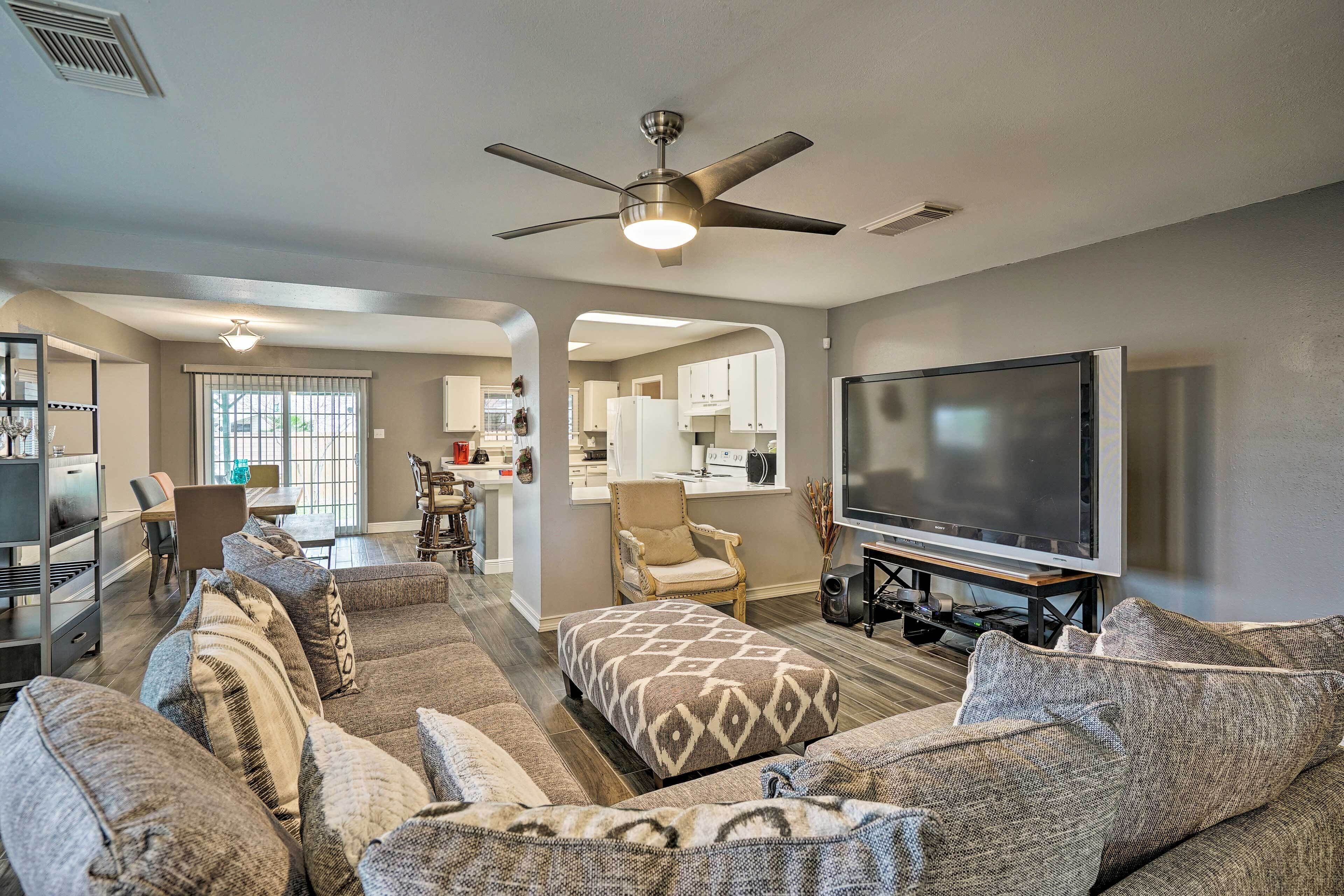 Dog-friendly Texas Retreat w/ Hot Tub, Patio & Bar