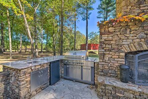 House (3 Bedrooms) | Interior - Countryside Cabin Retreat w/ Outdoor Kitchen! (Rienzi)