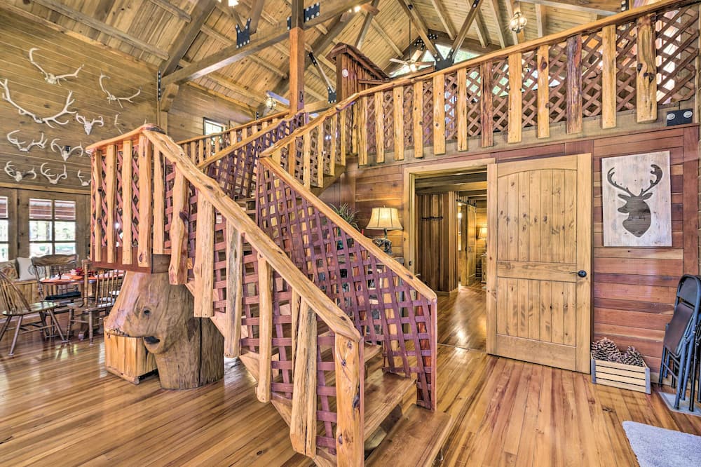 Countryside Cabin Retreat w/ Outdoor Kitchen! - Kossuth, MS