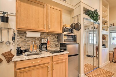 Cozy & Convenient Elmont Retreat w/ Patio!