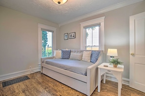Cottage (2 Bedrooms) | Interior