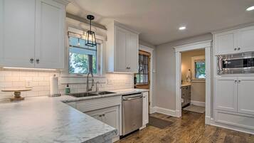 Cottage (2 Bedrooms) | Interior