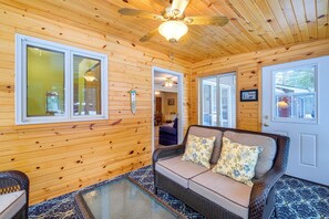 Cottage (3 Bedrooms) | Interior - Cozy Cottage w/ Sunroom - Walk to Higgins Lake! (Roscommon)