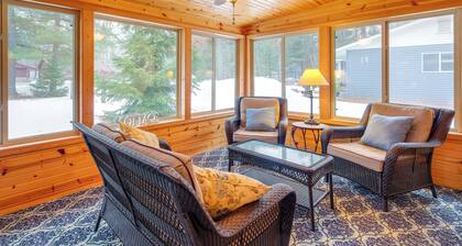 Cozy Cottage w/ Sunroom - Walk to Higgins Lake!