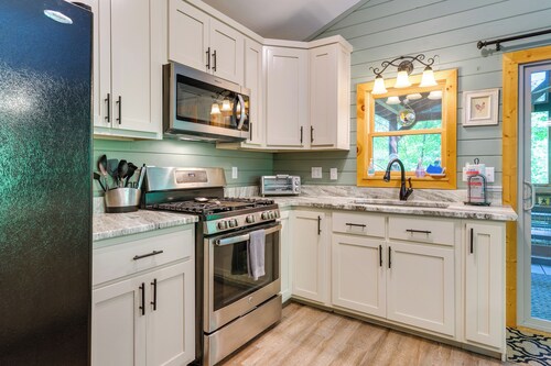 Cozy Creekside Cabin w/ Fire Pit & Views!