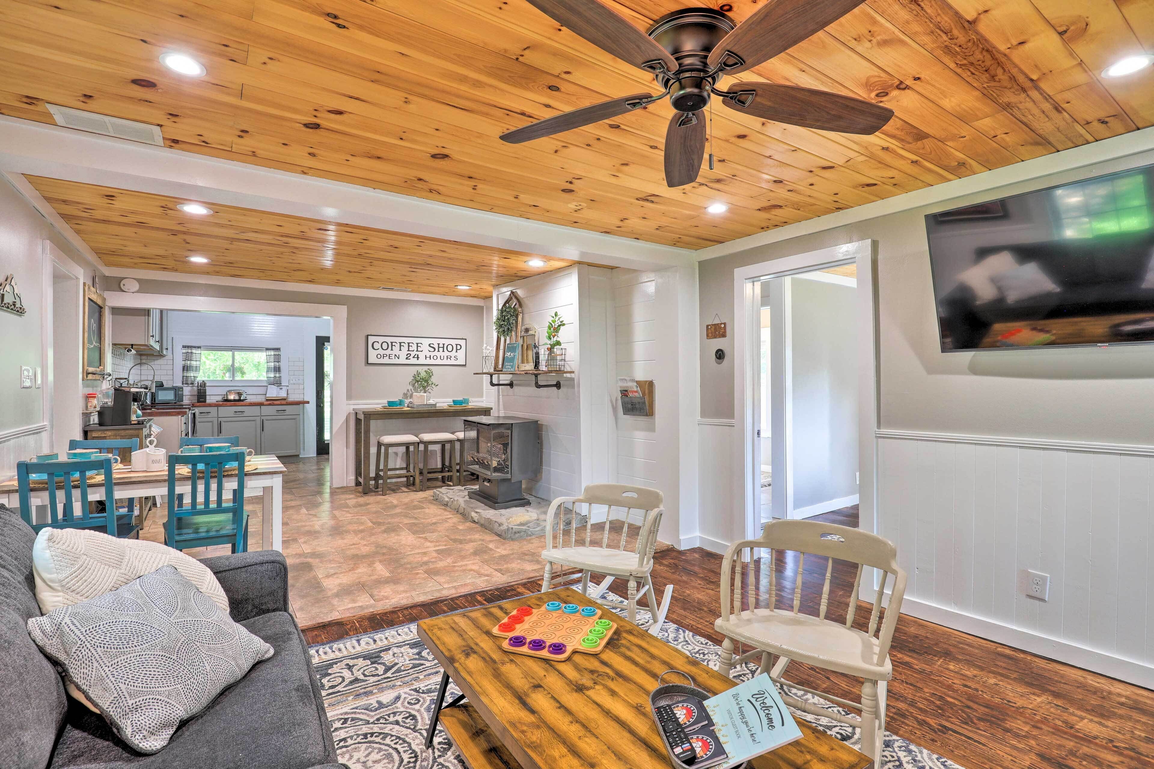 Cozy Cottage Between Asheville & Black Mountain!