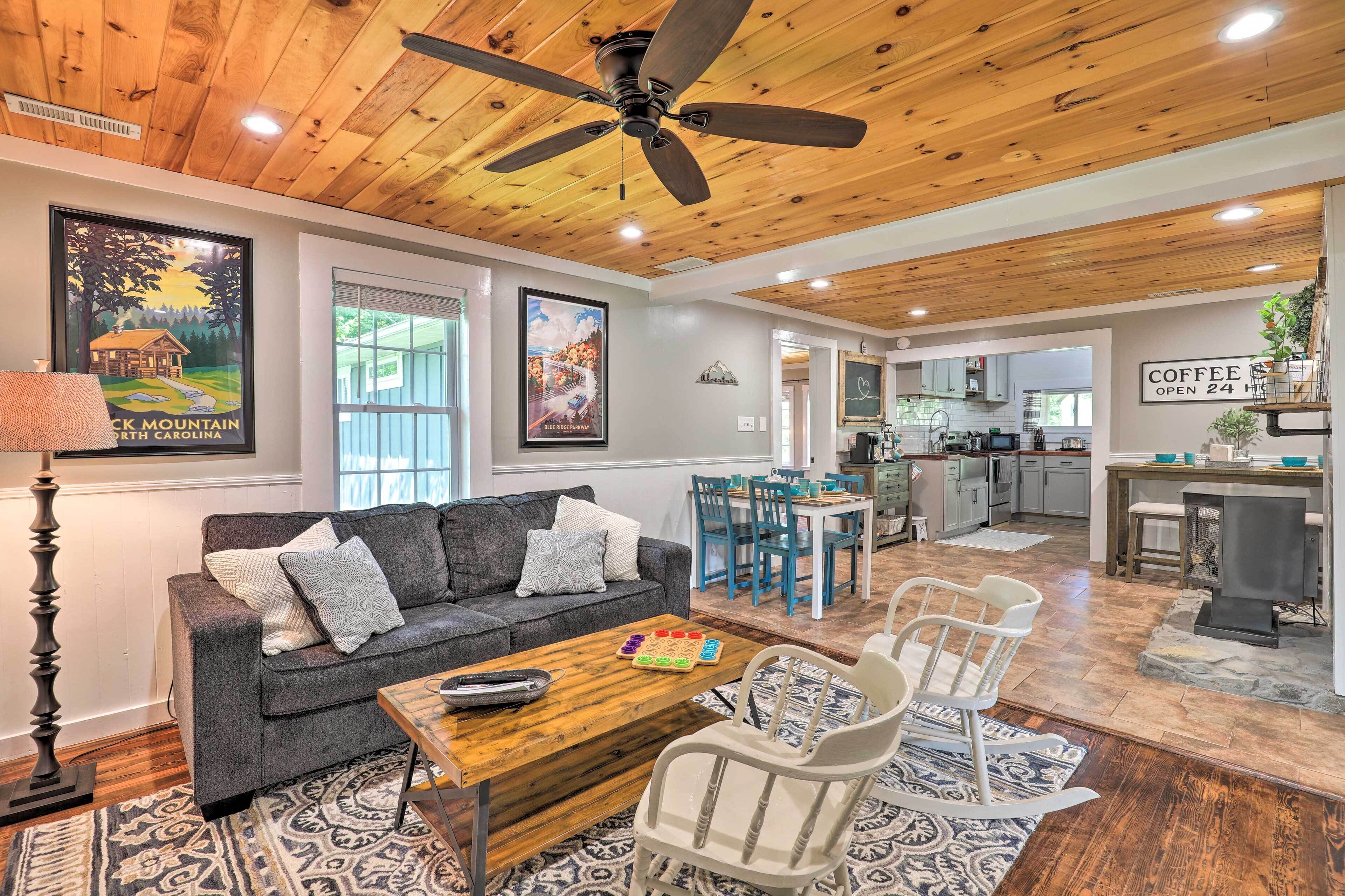 Cozy Cottage Between Asheville & Black Mountain!