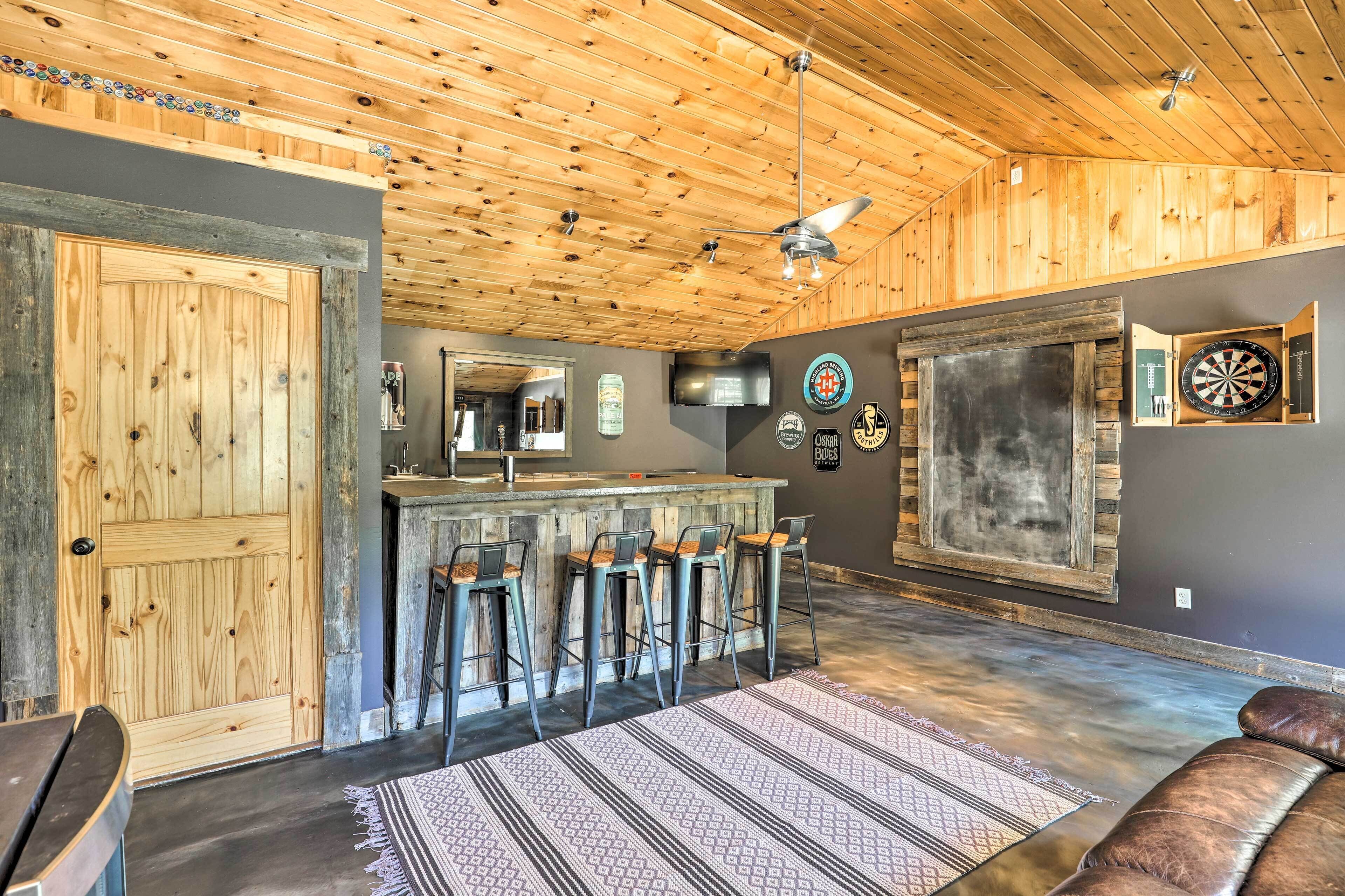 Cozy Cottage Between Asheville & Black Mountain!