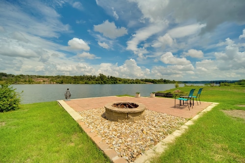 Cozy Casita & Cabana on Lake Marble Falls!