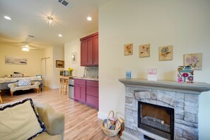 Apartment (0 Bedroom) | Interior - Cozy Casita & Cabana on Lake Marble Falls! (Horseshoe Bay)