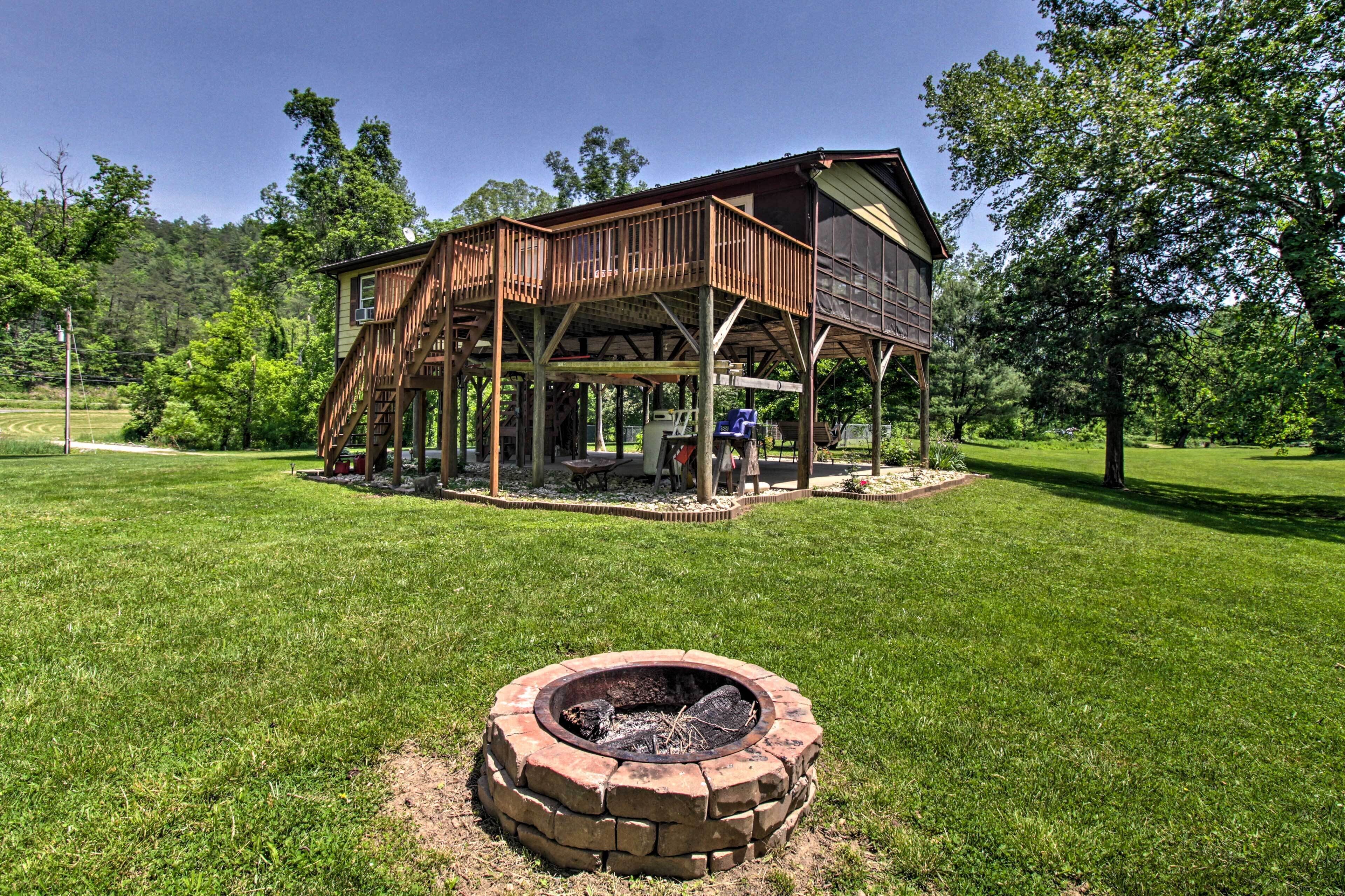 Cozy Cabin w/ Patio on Craig Creek: Pets OK!