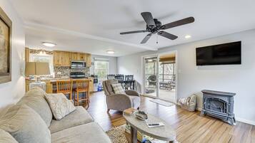 House (3 Bedrooms) | Interior