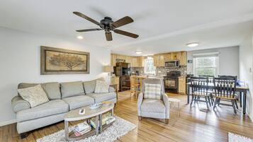 House (3 Bedrooms) | Interior