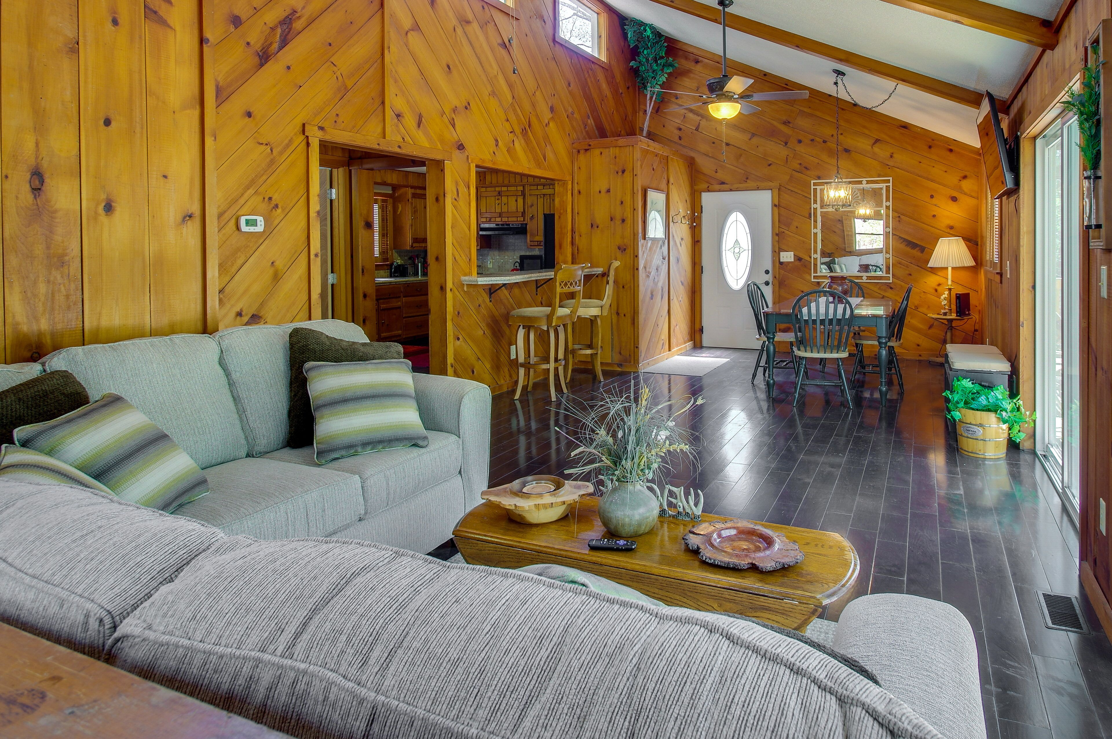 Cozy Moneta Getaway Near Smith Mountain Lake!