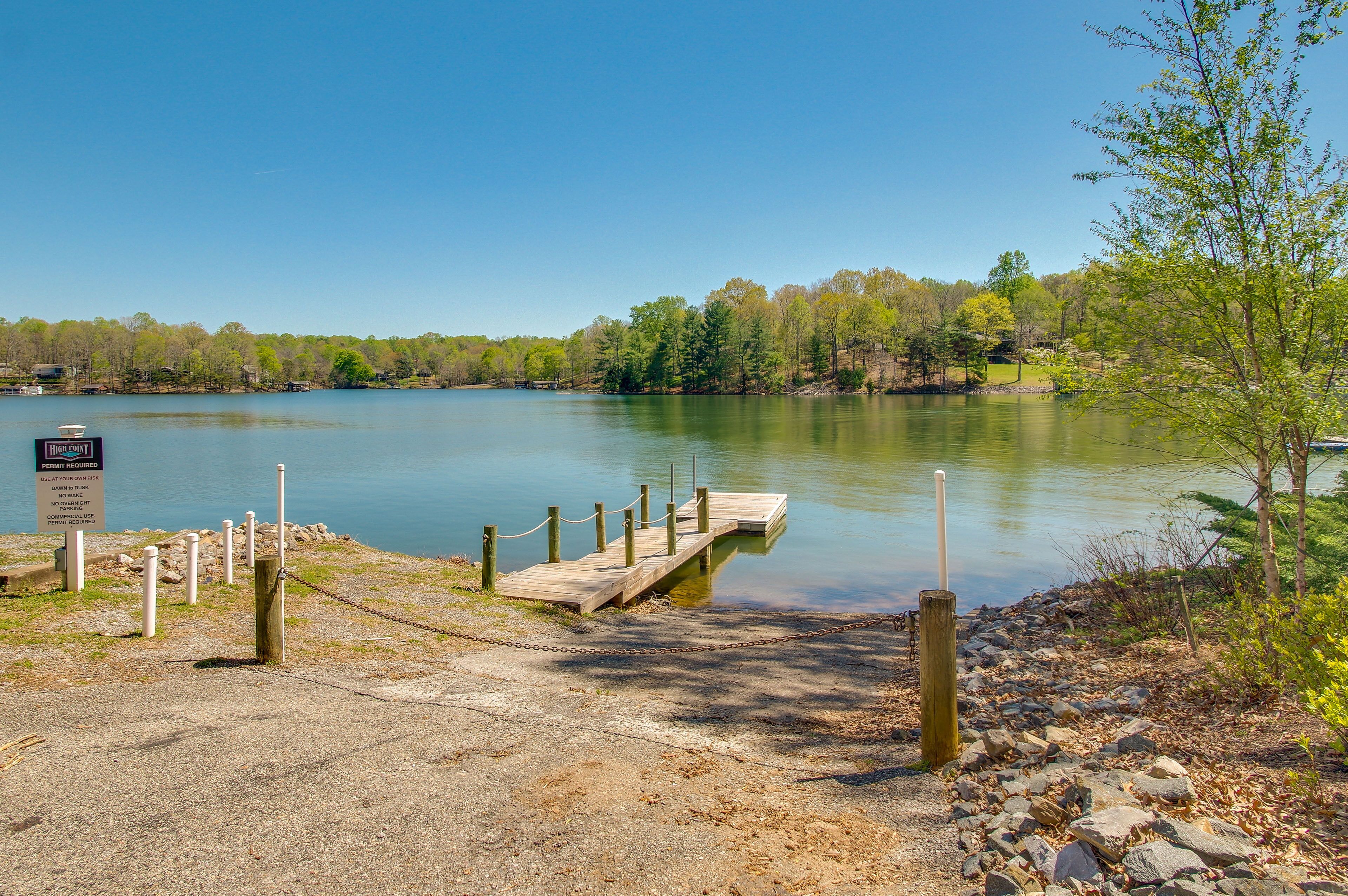 Cozy Moneta Getaway Near Smith Mountain Lake!