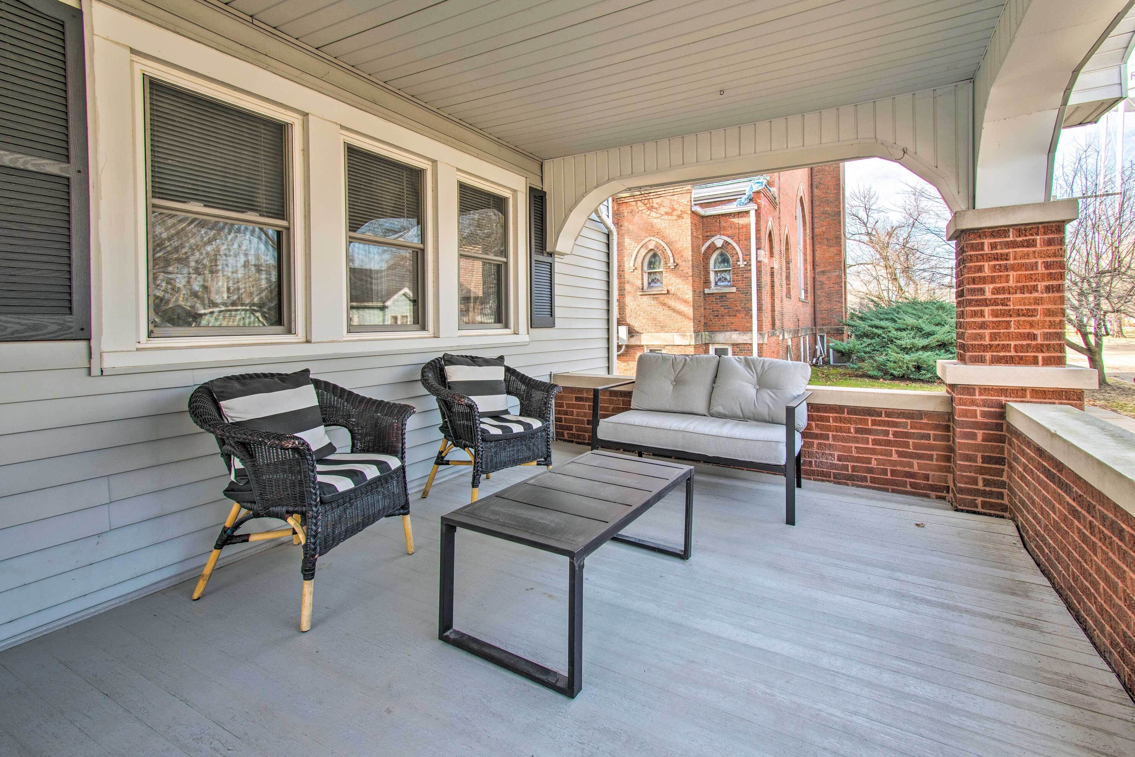 Cozy Illinois Home - Near Fishing & Golfing!