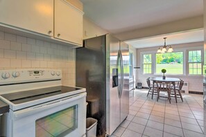 House (3 Bedrooms) | Interior - Cozy Middletown Home Near Beaches + Newport! (Middletown)