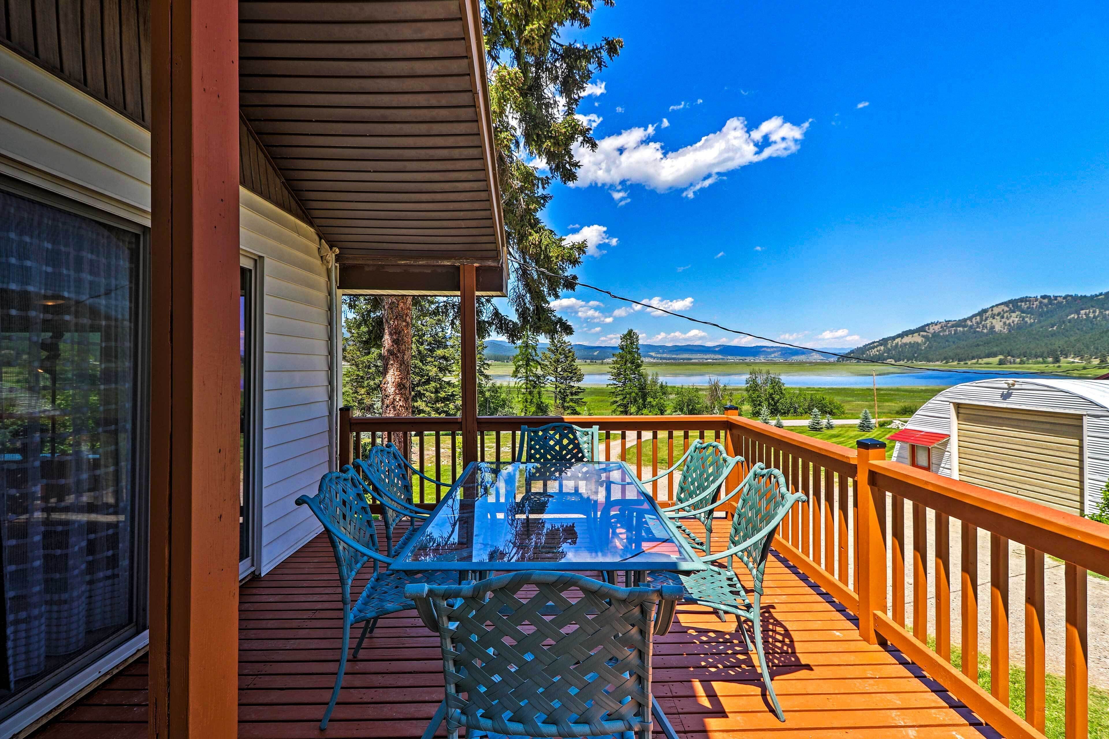Cozy Montana Lake View Getaway - Fish & Hike!