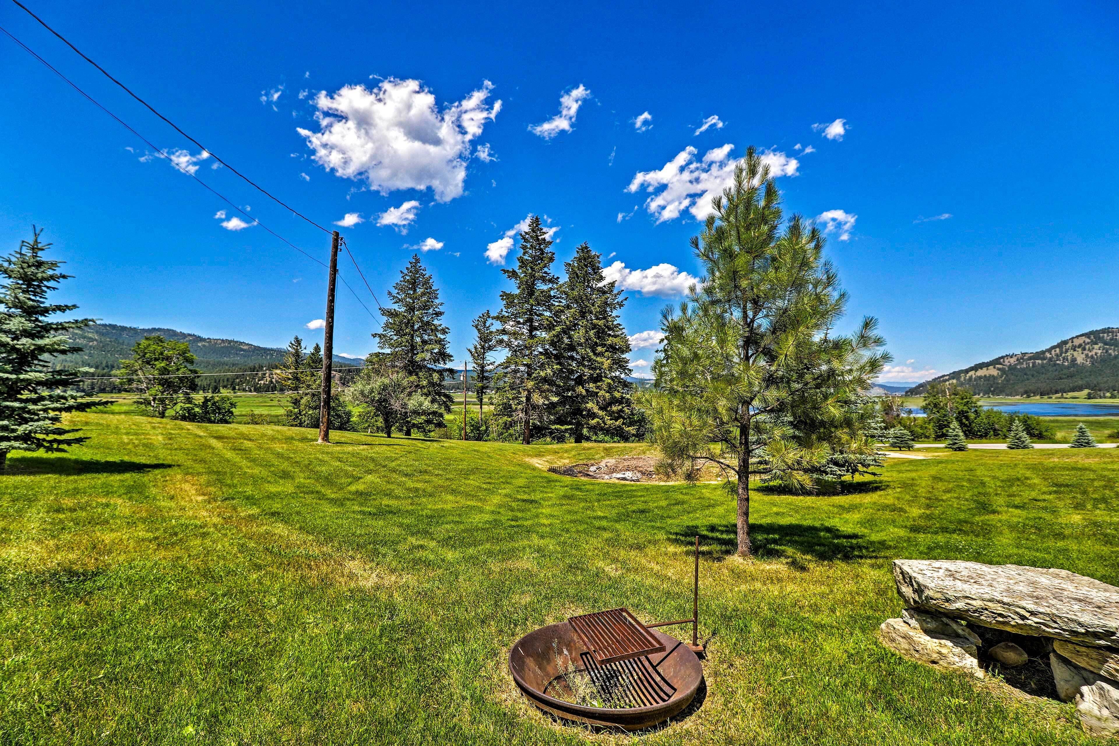 Cozy Montana Lake View Getaway - Fish & Hike!