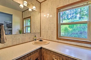 House (2 Bedrooms) | Interior - Cozy Montana Lake View Getaway - Fish & Hike! (Kila)